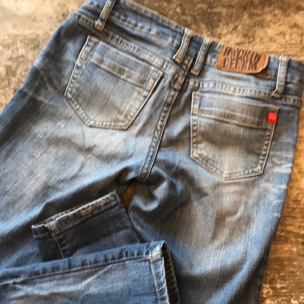 ❌❌SOLD❌❌Distressed Jeans - Picture 5 of 6
